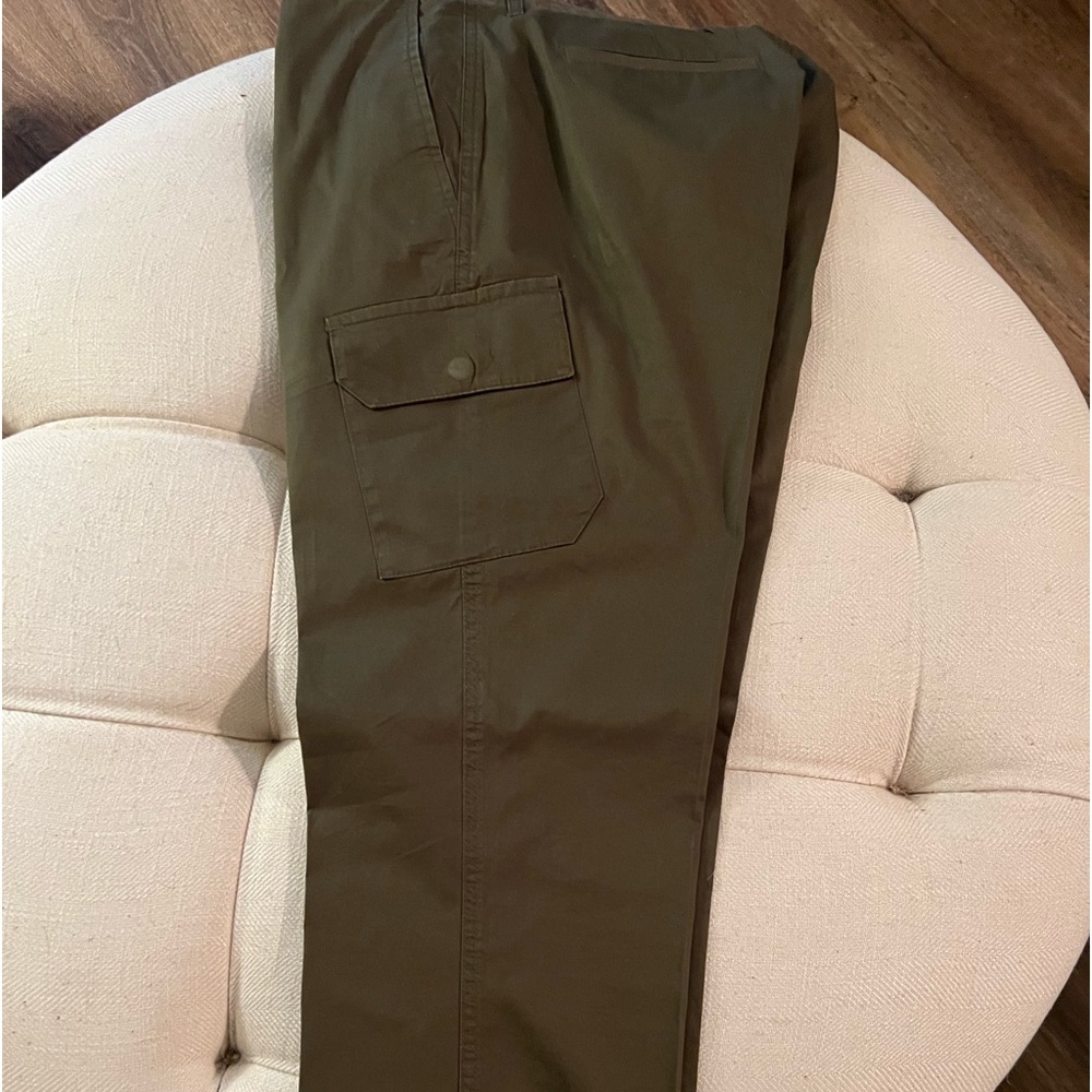 Army green Banana Republic cargo pant